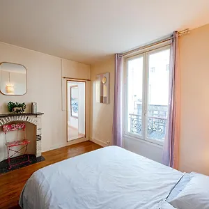 Bright And Lovely Parisian Paris
